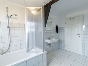 Bathroom - Manor House by the Lake in Klein Upahl (Klein Upahl)