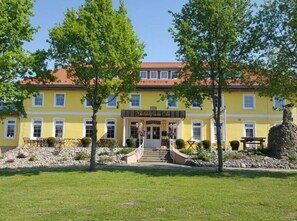 Exterior - Manor House by the Lake in Klein Upahl (Klein Upahl)