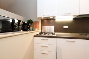 Kühlschrank, Mikrowelle, Geschirrspüler