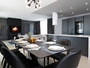 Dining - Lea Comfortable Holiday Residence (Rasa)
