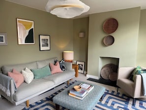 Smart TV, books - Martin & Richard's House in London Fields (London)