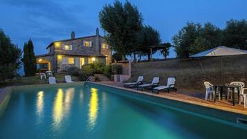 Kolam renang outdoor