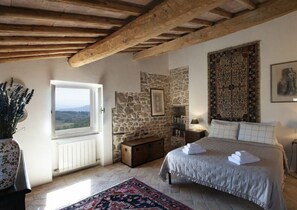 4 bedrooms, individually furnished, iron/ironing board - Villa Degli Artisti (Todi)