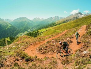 A mountain biking trail with a clear view of the surrounding landscape. - the Veitenhof Comfortable Holiday Residence (Umhausen)