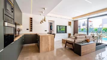 Villa | Eigene Küche | Kühlschrank, Mikrowelle, Ofen, Herdplatte