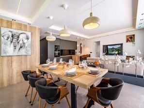 Villa | Dining