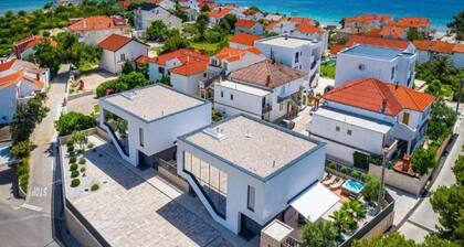 Villa Alpha - Four Bedroom Villa With Swimming Pool