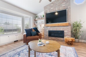 Smart TV, fireplace, ping pong, offices