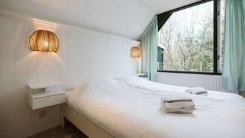 House | 3 bedrooms, individually furnished, bed sheets