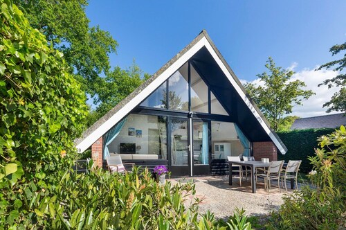 Comfortably Furnished Holiday Home by the sea