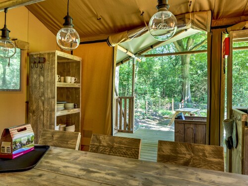 Glamping Tent in Tranquil Park