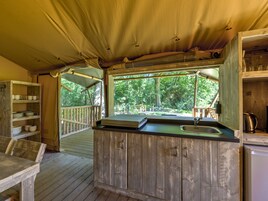 Tent | Private kitchen | Stovetop
