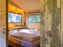 Tienda | 2 dormitorios, mobiliario individual, ropa de cama