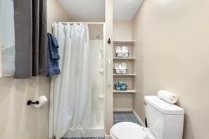 Een douche, een haardroger, handdoeken