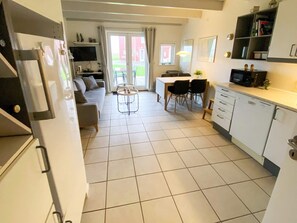 House | Private kitchen | Microwave - 4 Person Holiday Home in Hadsund (Hadsund)