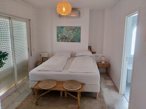 House | 3 bedrooms, individually furnished, bed sheets - Relaxed Retreat With Pool (Manilva)
