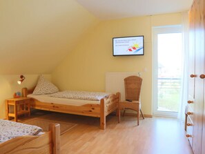 House | 3 bedrooms, individually furnished, iron/ironing board