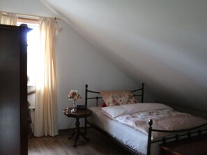 2 habitaciones y muebles diferentes 
