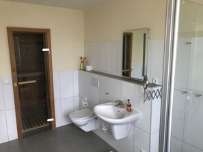 Apartment | Bathroom
