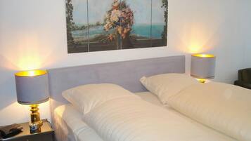 ํ์ฐ์ค | 1 ๊ฐ์ ์นจ์ค, ๊ฐ๊ฐ ๋ค๋ฅด๊ฒ ๊ฐ๊ตฌ ๋น์น, ๋ค๋ฆฌ๋ฏธ/๋ค๋ฆฌ๋ฏธํ