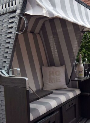 Property grounds - Beach Whispers Modern Retreat (Garding)