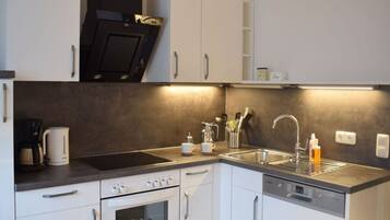 House | Private kitchen | Oven, electric kettle, toaster