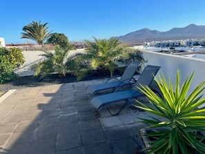 Apartment | Exterior - Mesmerising Apartment in Playa Blanca (Yaiza)