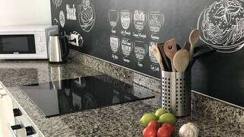 Apartament | Cuina privada | Forn i torradora