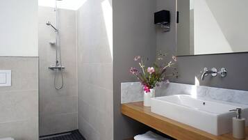 Apartment | Bilik Mandi