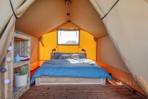 Tent | 1 bedroom, individually furnished, bed sheets