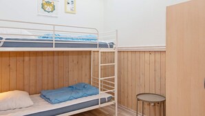 House - 6 Person Holiday Home in Glesborg (Glesborg)