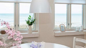 House | Dining - 6 Person Holiday Home in Glesborg (Glesborg)