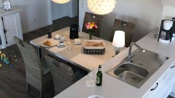 House | Private kitchen | Oven, electric kettle, toaster