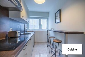 Private kitchen - 2 Bedroom Bed & breakfast in Chevilly-Larue (Chevilly-Larue)
