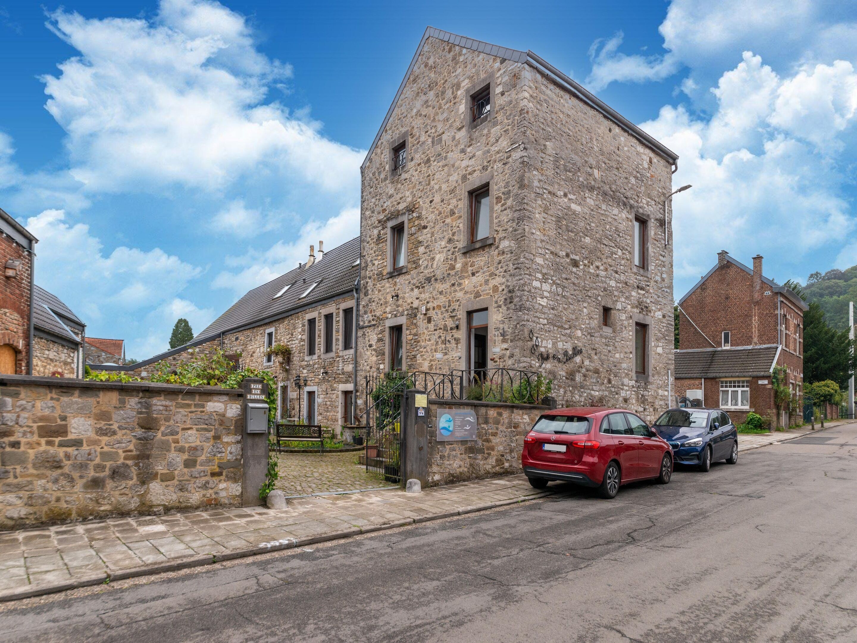 المنشأة من الخارج