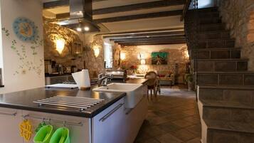 House | Private kitchen | Oven, electric kettle, toaster
