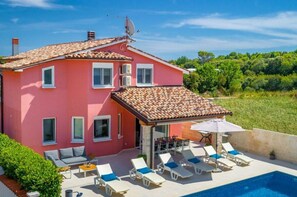 Outdoor pool - Nicole Comfortable Holiday Residence (Pula)