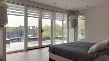 House | 6 bedrooms, individually furnished, bed sheets