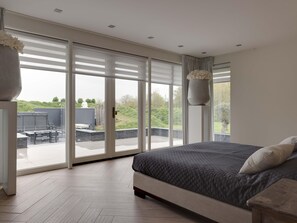 House | 6 bedrooms, individually furnished, bed sheets - Wellness Villa With Sauna Near Beach (Ouddorp)