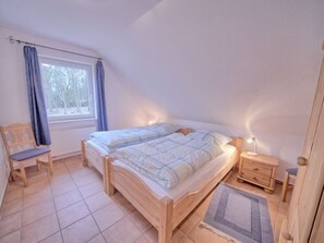 Apartment | 3 bedrooms, individually furnished, iron/ironing board