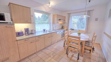 Apartment | Private kitchen | Oven