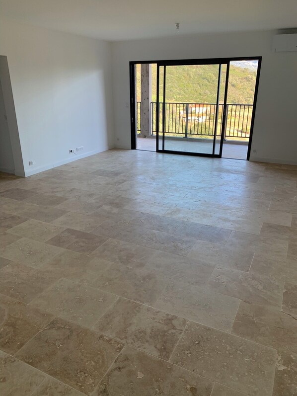 Interior - Loue à la Semaine Estivale . Appartement Grand T3 Neuf Avec Cuisine Équipée (Afa)