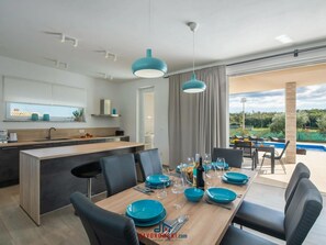 Oven, electric kettle, toaster - Sandi Comfortable Holiday Residence (Pula)