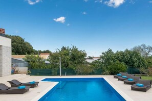 Outdoor pool - Sandi Comfortable Holiday Residence (Pula)