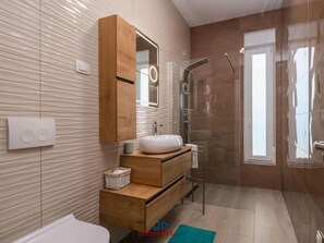 Villa | Baño | Ducha y secador de pelo