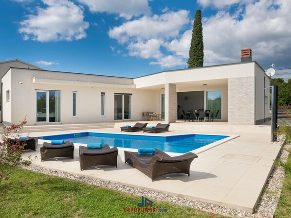 Outdoor pool - Sandi Comfortable Holiday Residence (Pula)