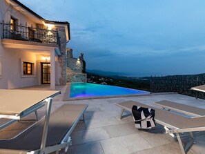 Villa | Pool | Indoor pool, outdoor pool