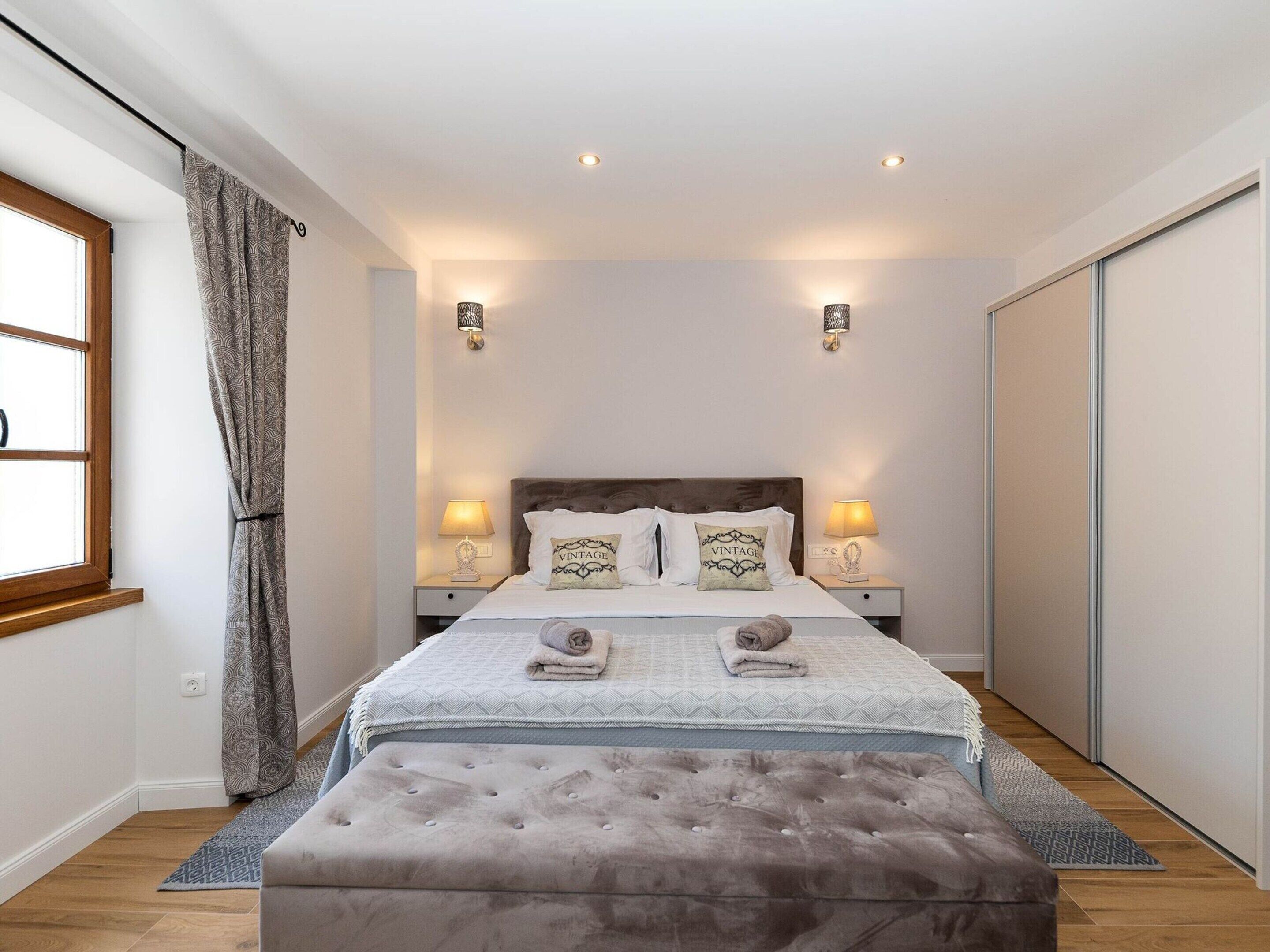 Vila | 5 quartos, individualmente mobiliados, roupa de cama