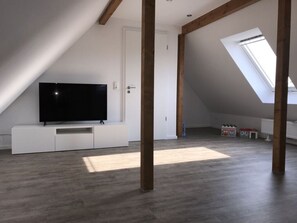 Căn hộ | 3 phòng ngủ, trang bị nội thất với thiết kế riêng biệt 
