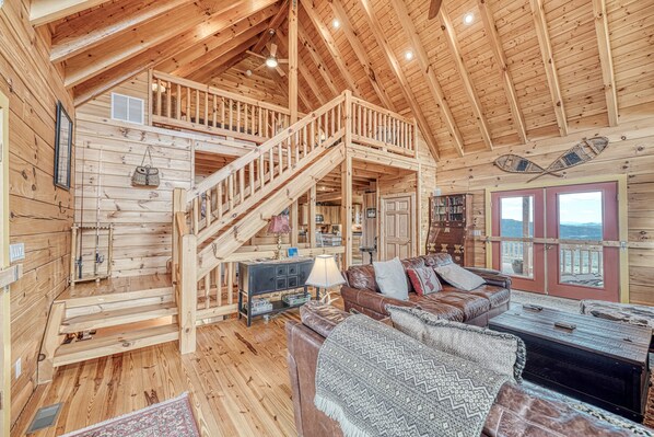 TV, peis, DVD-spiller og bordtennis